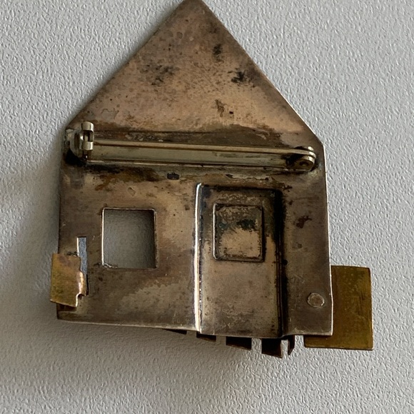 I believe that this is an unsigned Kathleen Doyle Tom Reardon sterling house pin - Picture 3 of 6